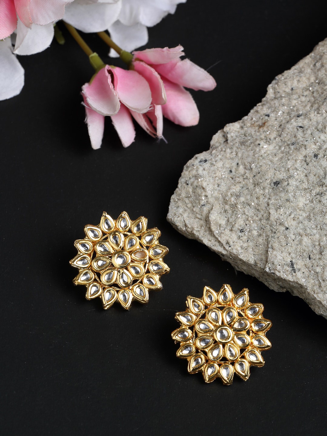 

Ruby Raang Women Gold-Toned & Kundan Studded Circular Studs Earrings