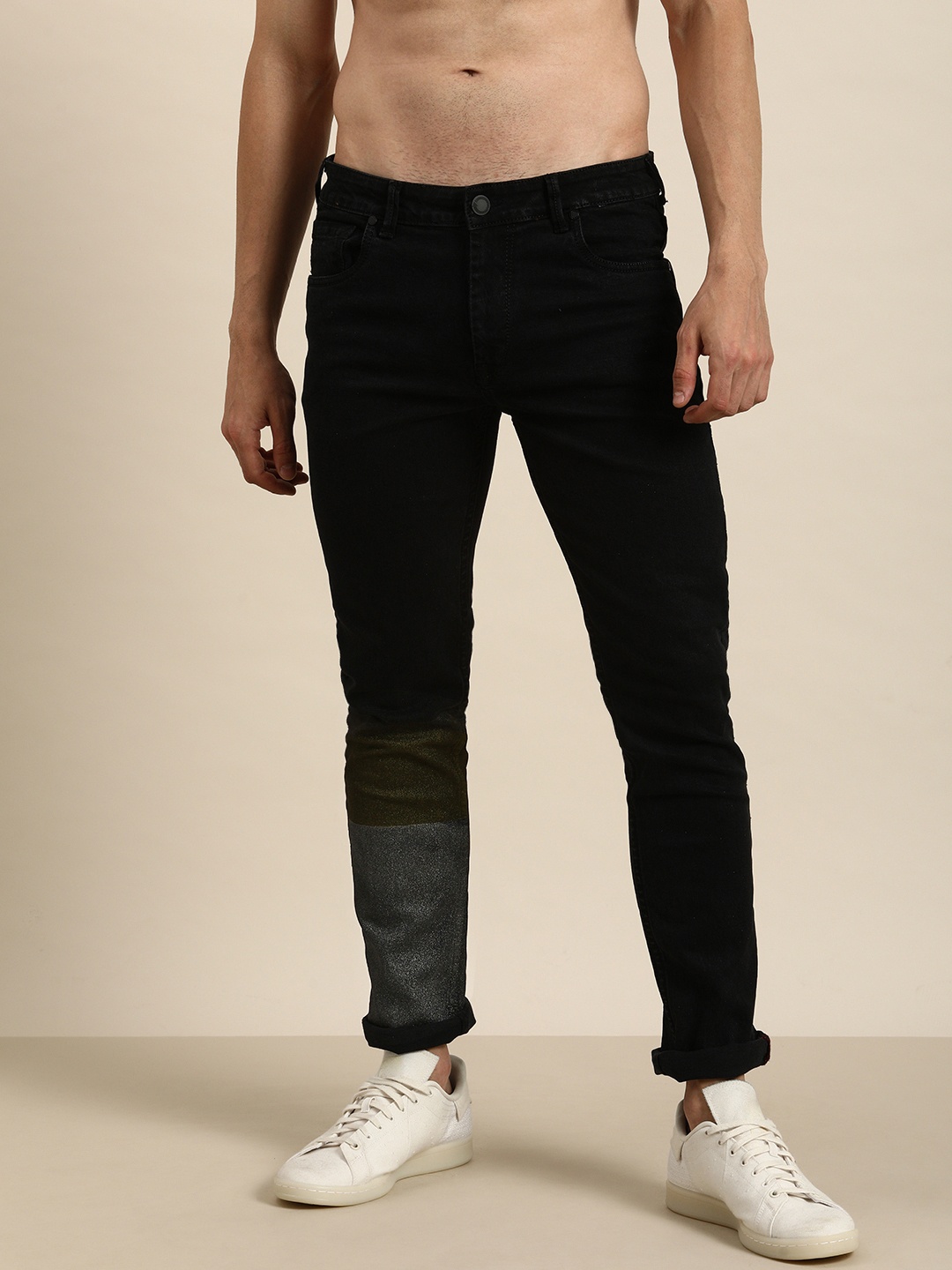 

Moda Rapido Men Black Solid Slim Fit Mid-Rise Jeans With Embellished Hem