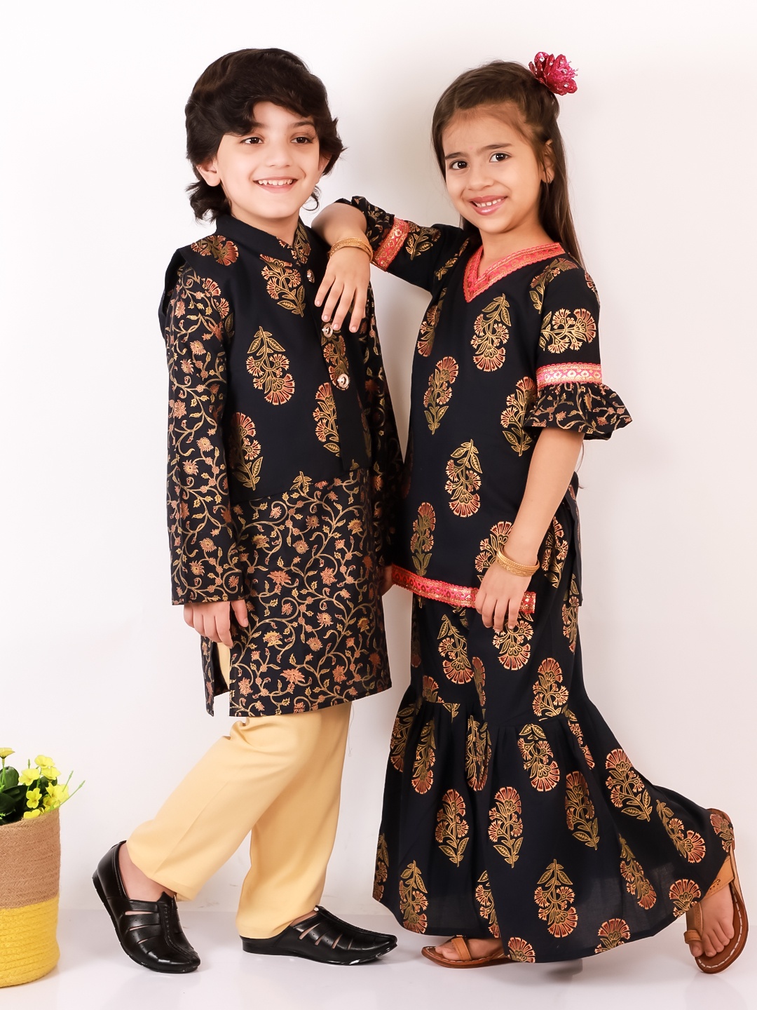 

KID1 Boys Navy Blue Floral Printed Pure Cotton Kurta Pyjama & Jacket Set