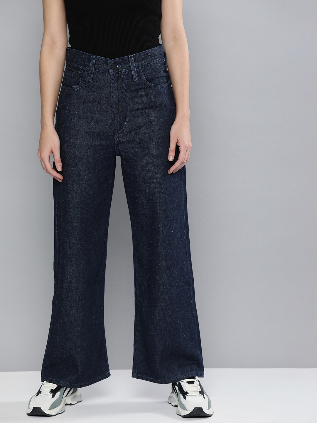 

Levis Women Blue Solid Straight Fit Jeans