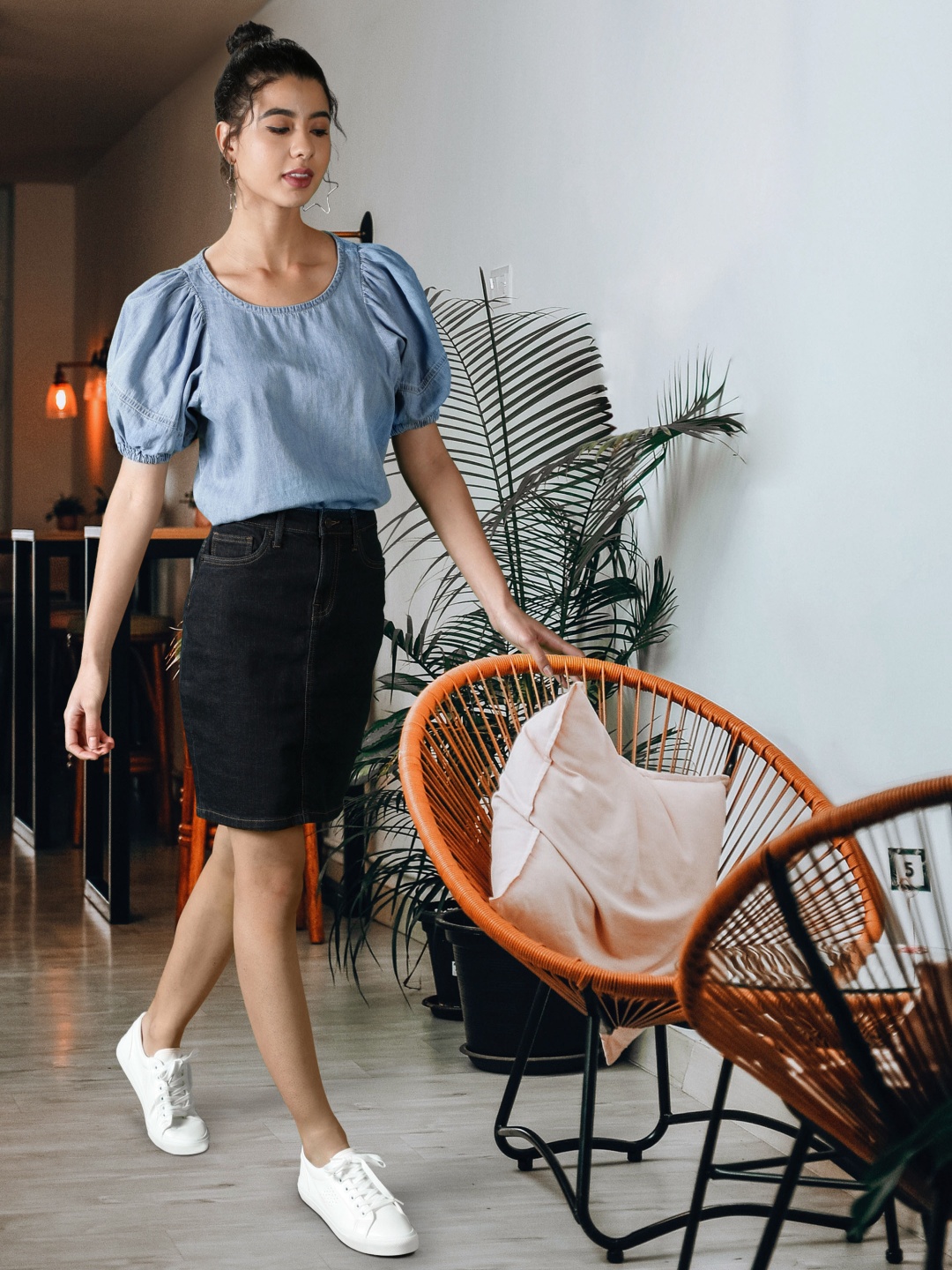 

Levi's x Deepika Padukone Blue Puff Sleeves Denim Regular Top