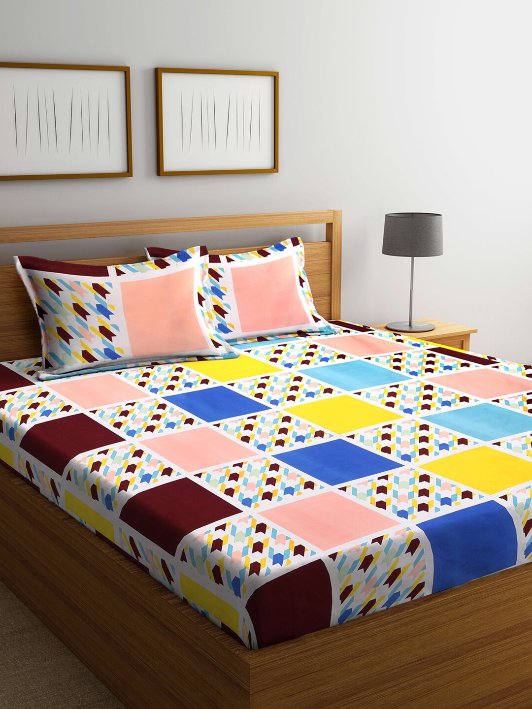 

KLOTTHE Multi Geometric 210 TC Polycotton King Bedsheet with 2 Pillow Covers