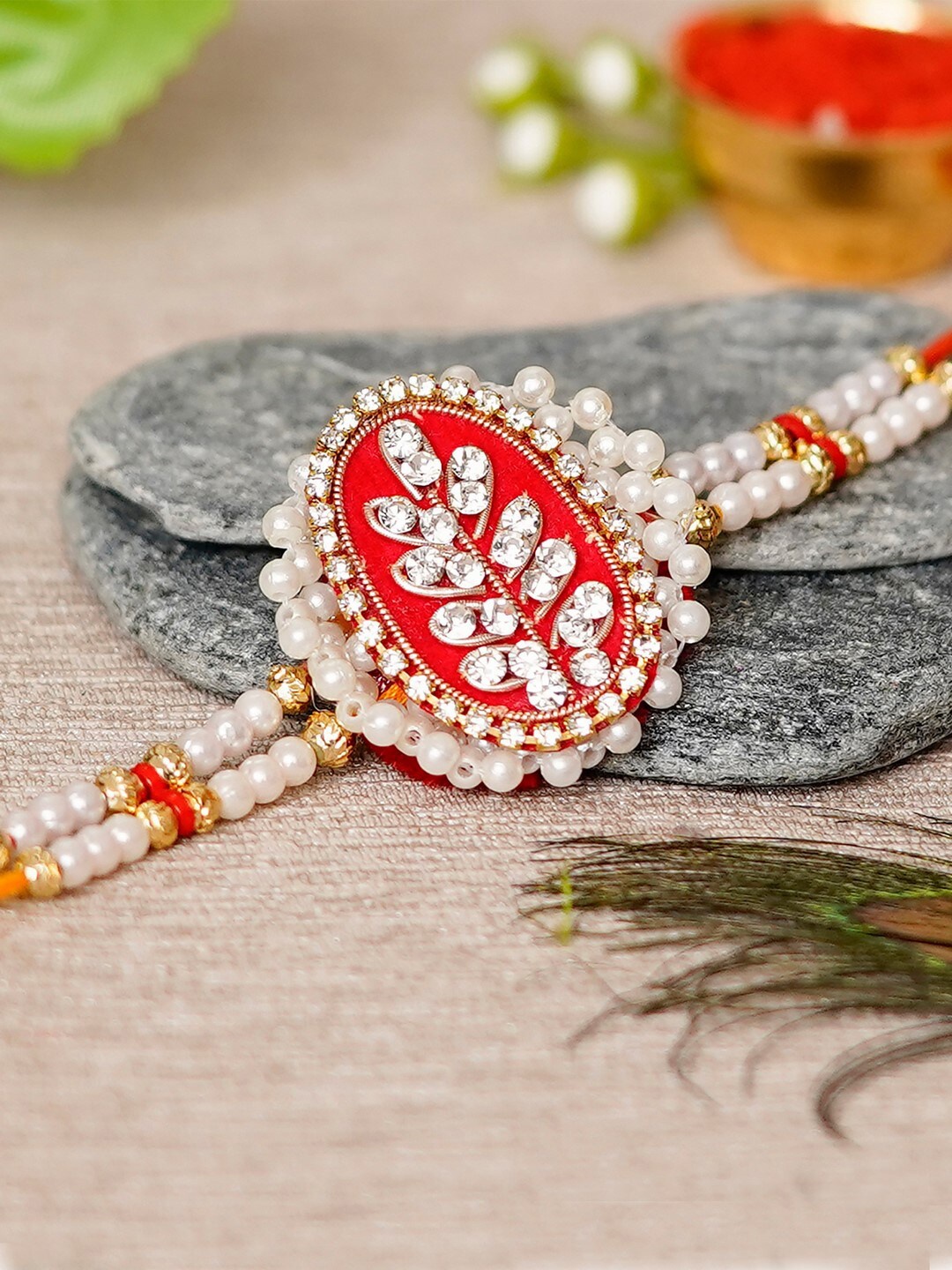 

eCraftIndia White & Gold-Toned Rakhi Gift Set