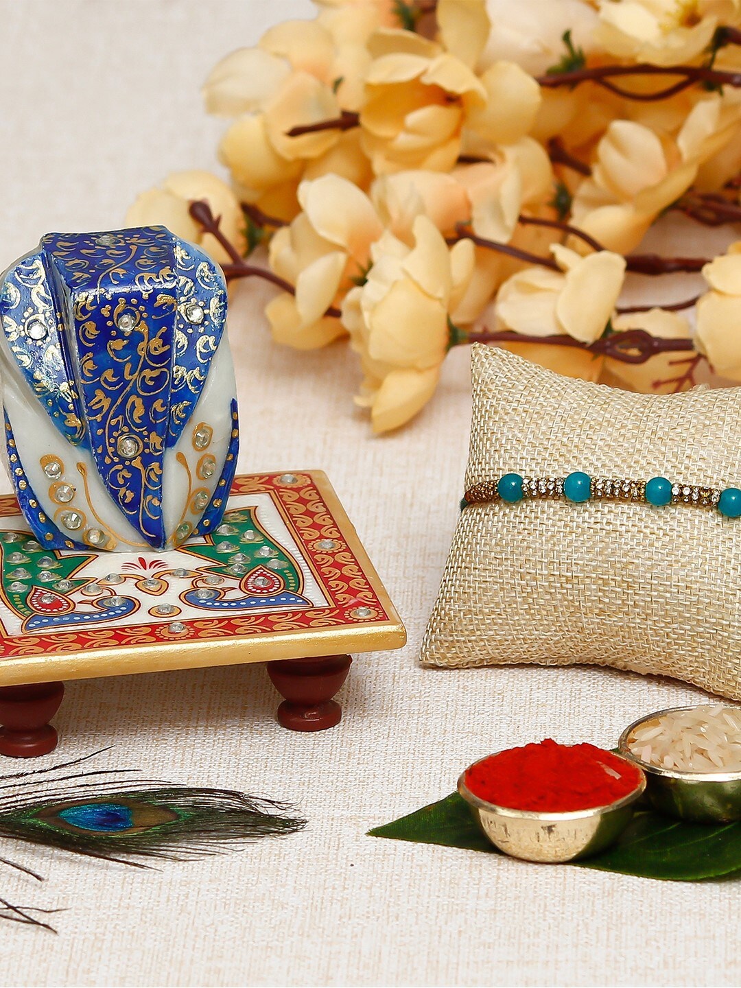 

eCraftIndia Designer Gold-Toned & Green Rakhi Gift Set