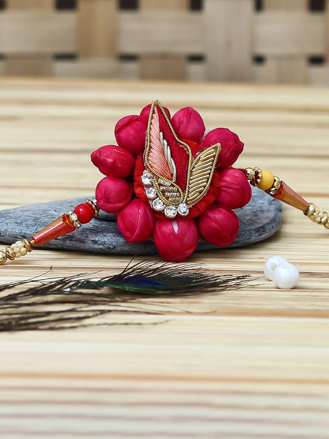 

eCraftIndia Gold-Toned & Red Rakhi Gift Set