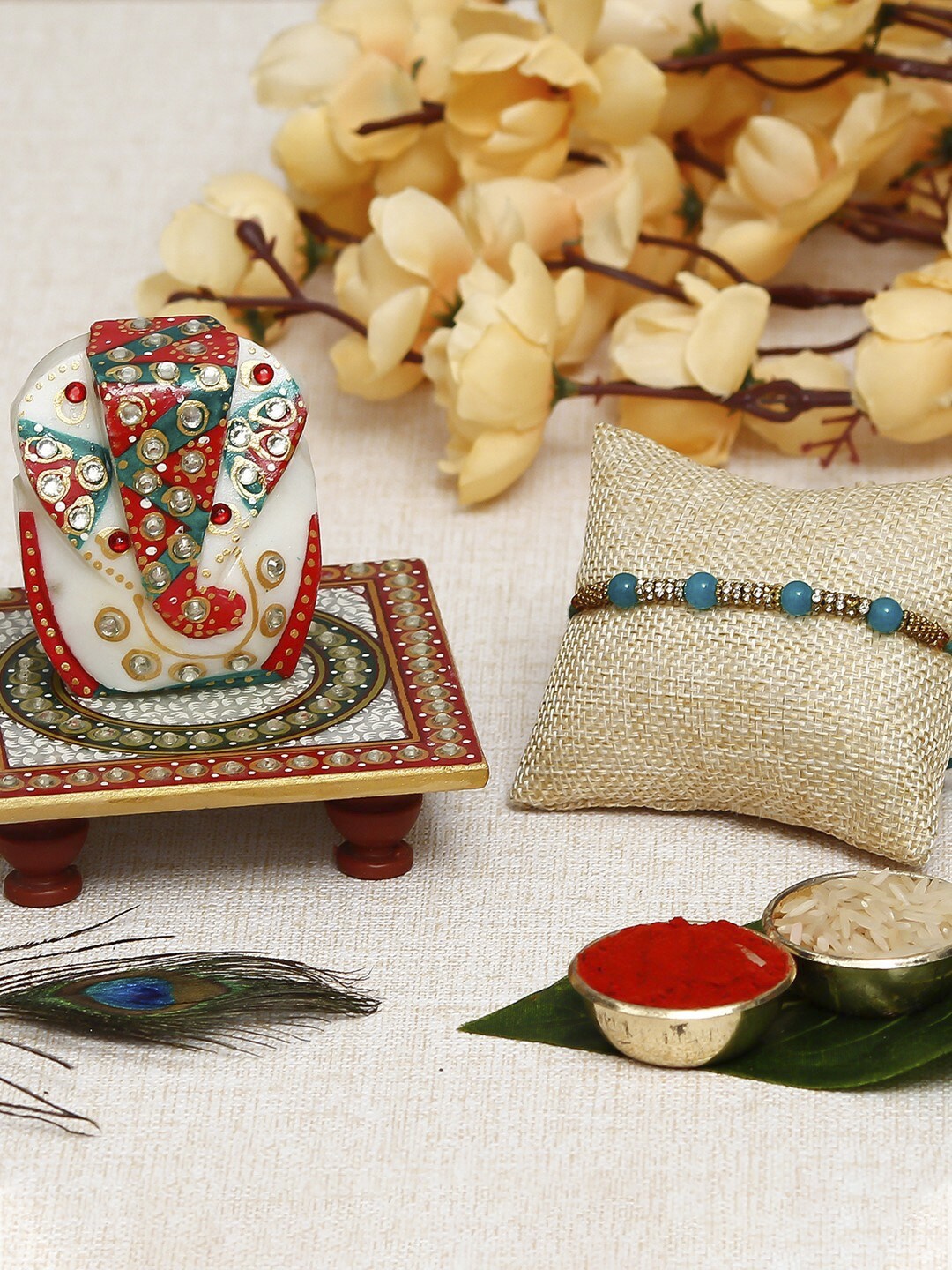 

eCraftIndia Gold-Toned & Green Rakhi Gift Set