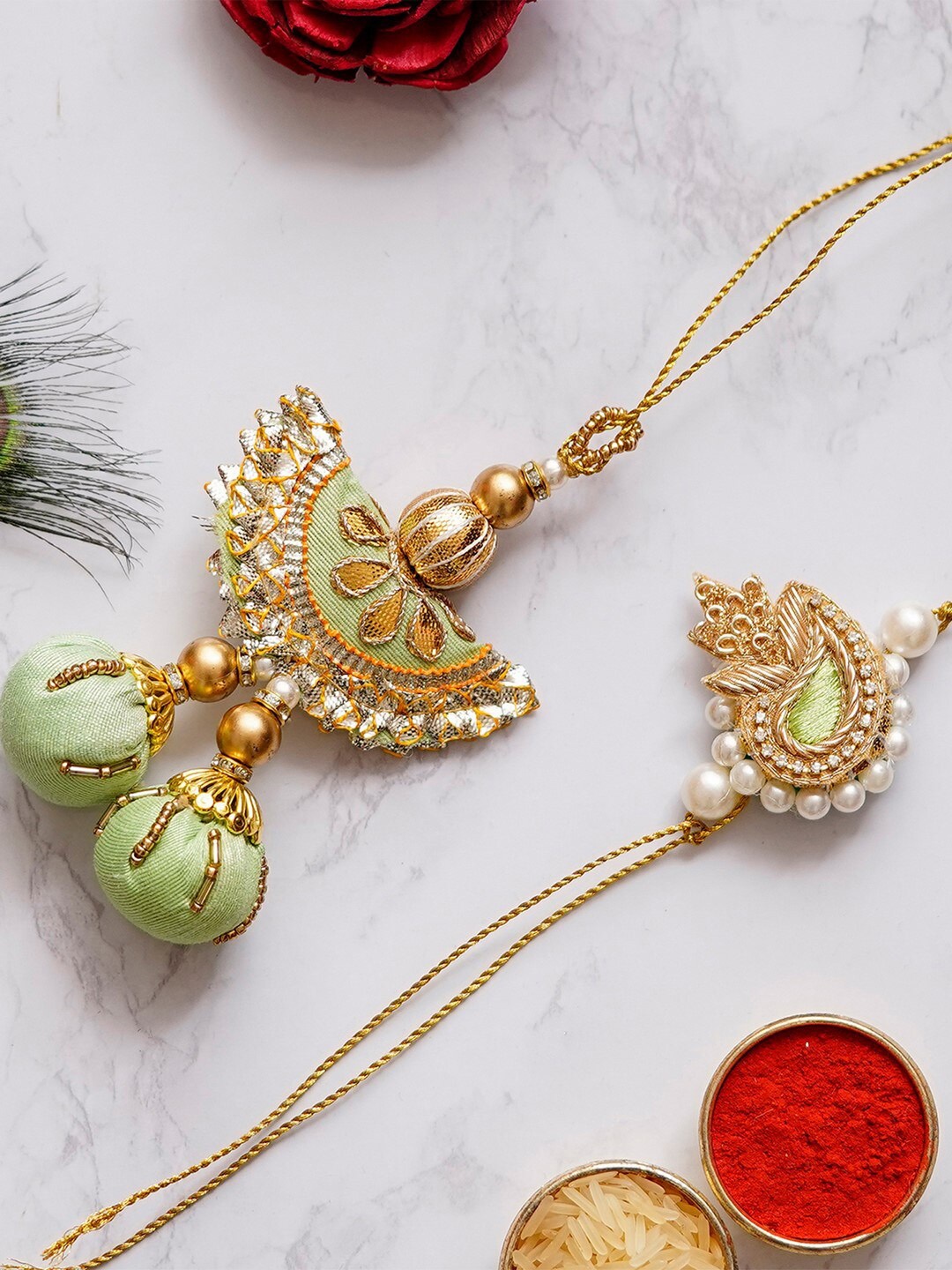 

eCraftIndia Gold-Toned & Green Rakhi Gift Set