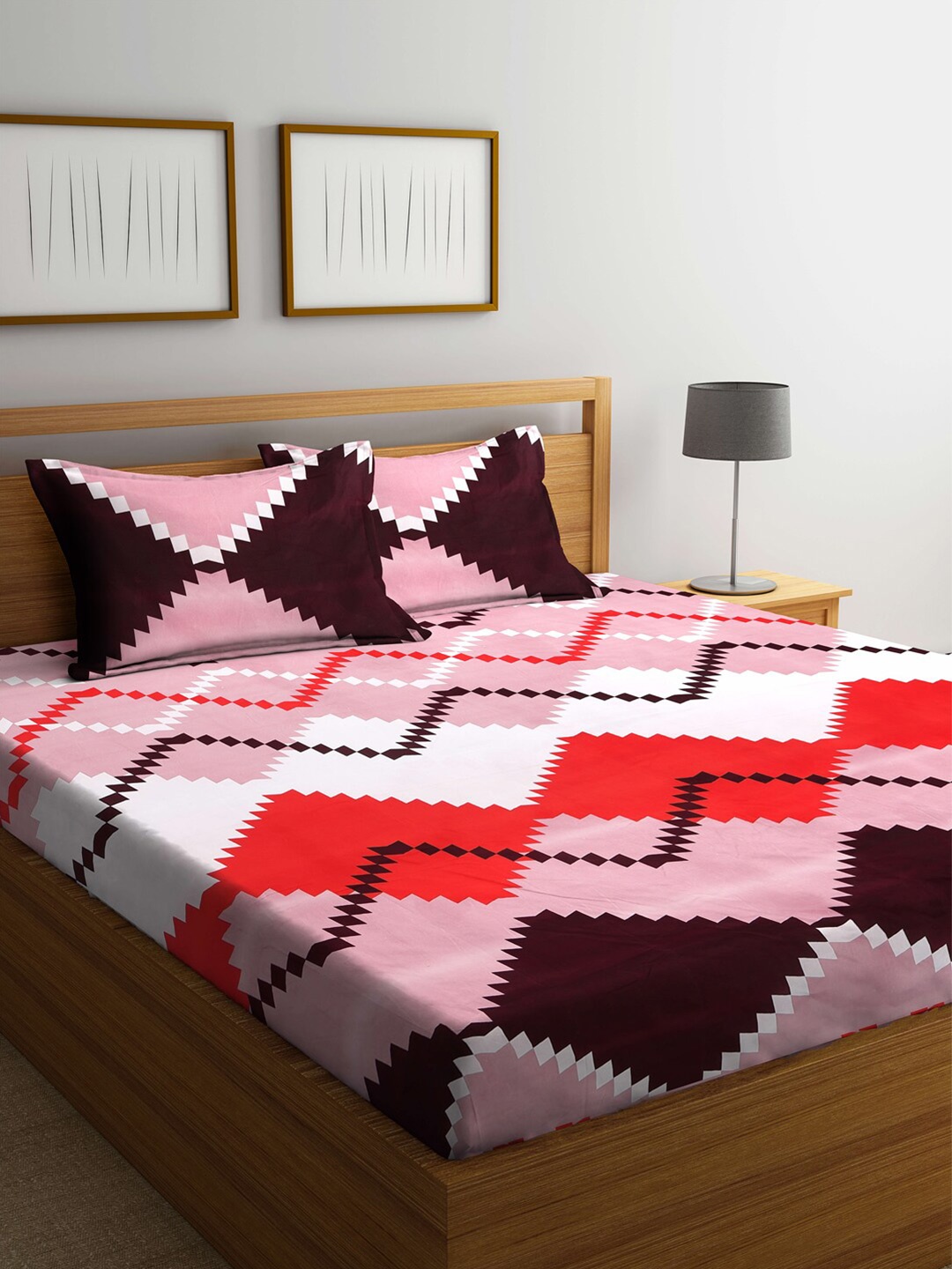 

KLOTTHE Pink & Brown Geometric 210 TC Queen Bedsheet with 2 Pillow Covers