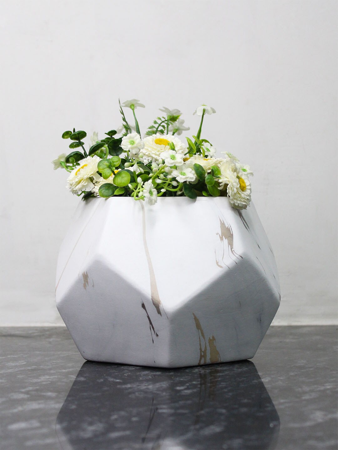 

Wonderland White & Gold-Toned Textured Ceramic Planter