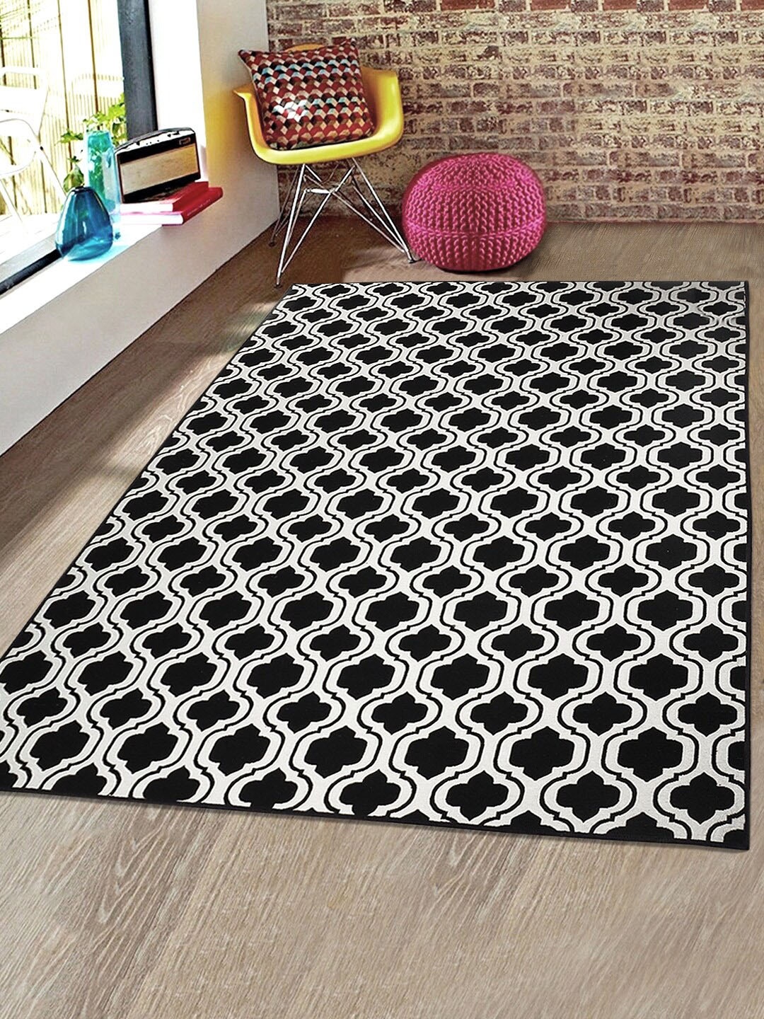 

Saral Home Black & White Printed Cotton Carpet