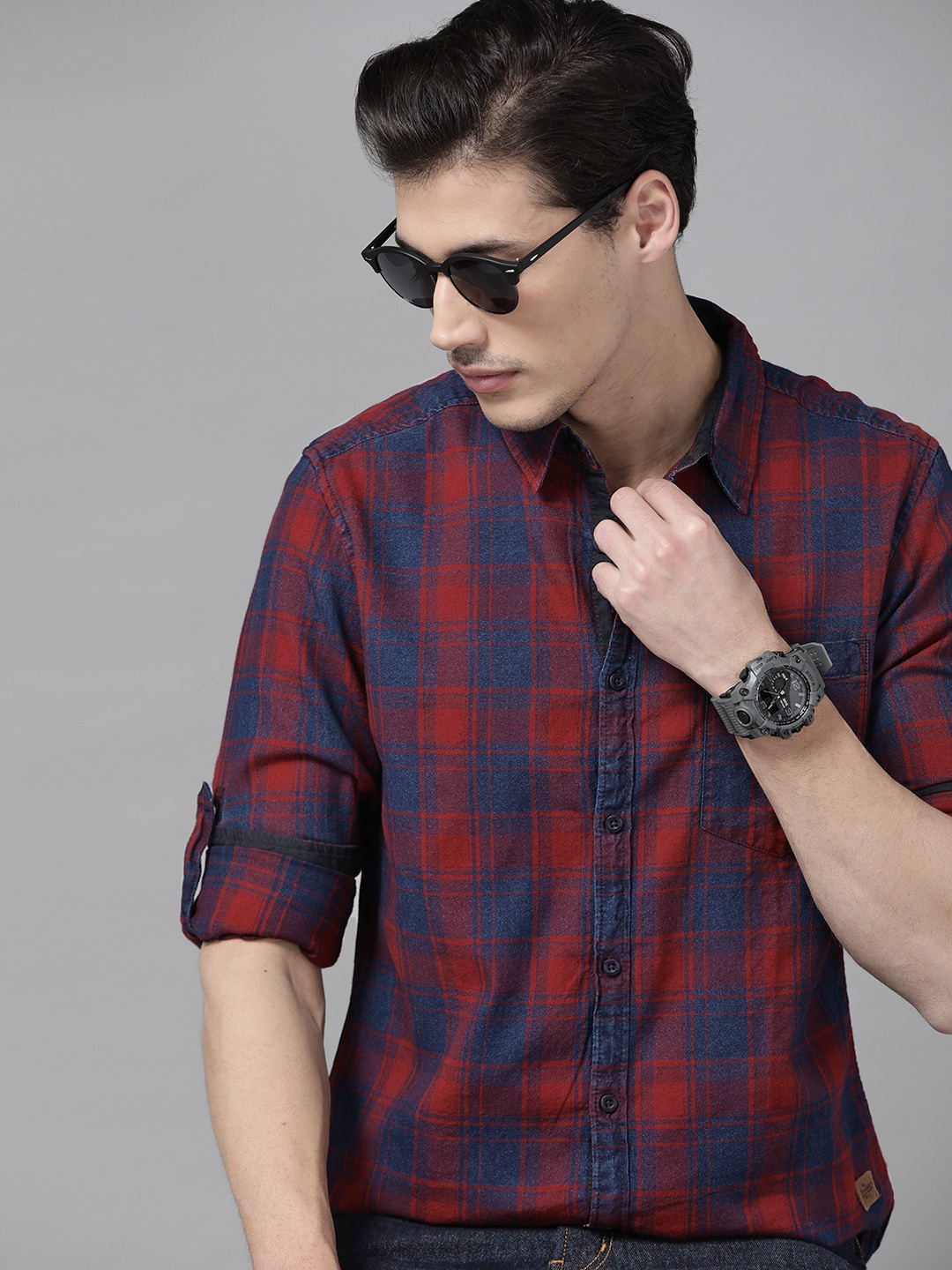 

Roadster Men Maroon & Navy Blue Pure Cotton Tartan Checks Casual Shirt