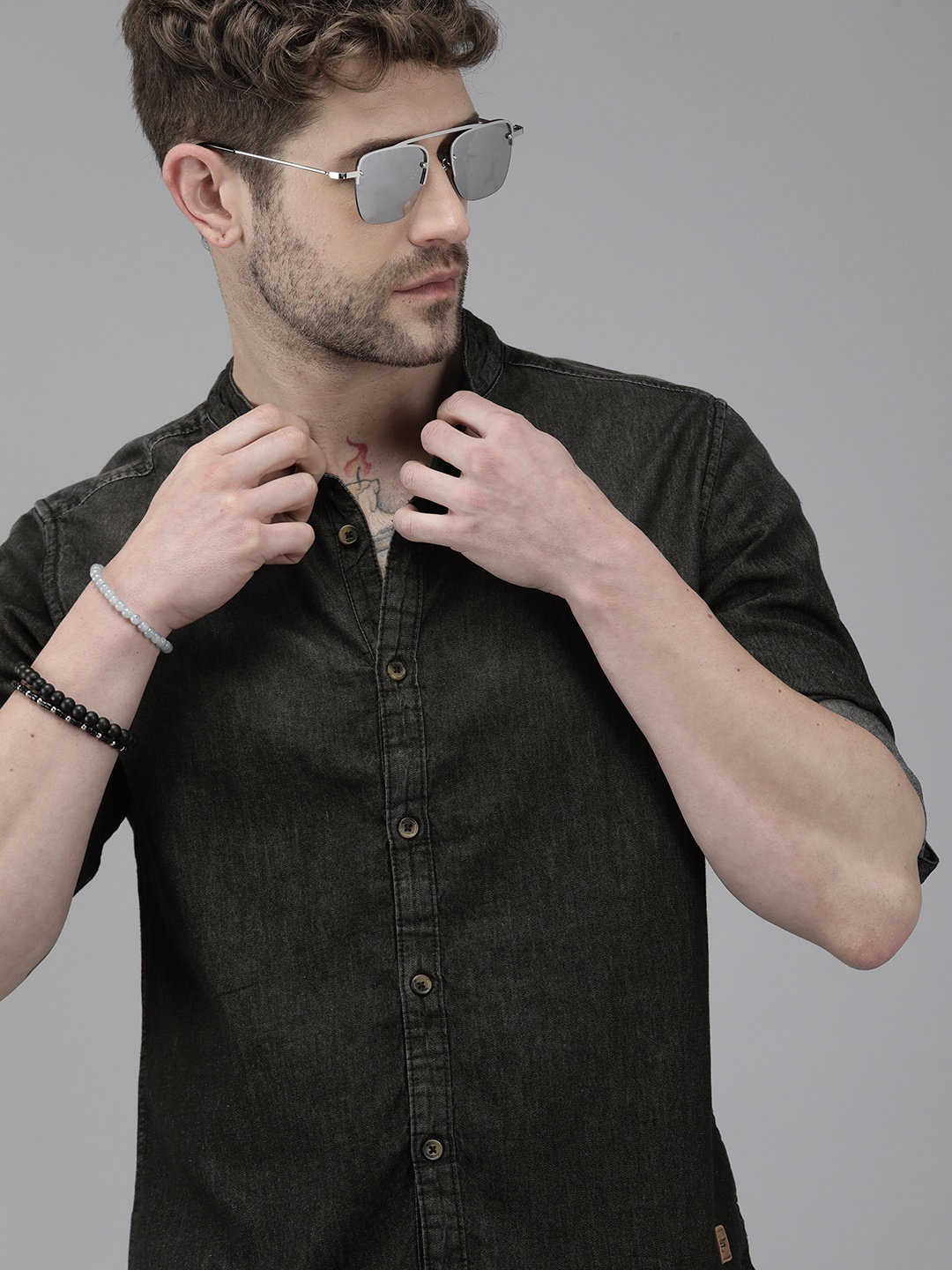 

Roadster Men Black Solid Regular Fit Pure Cotton Casual Denim Shirt