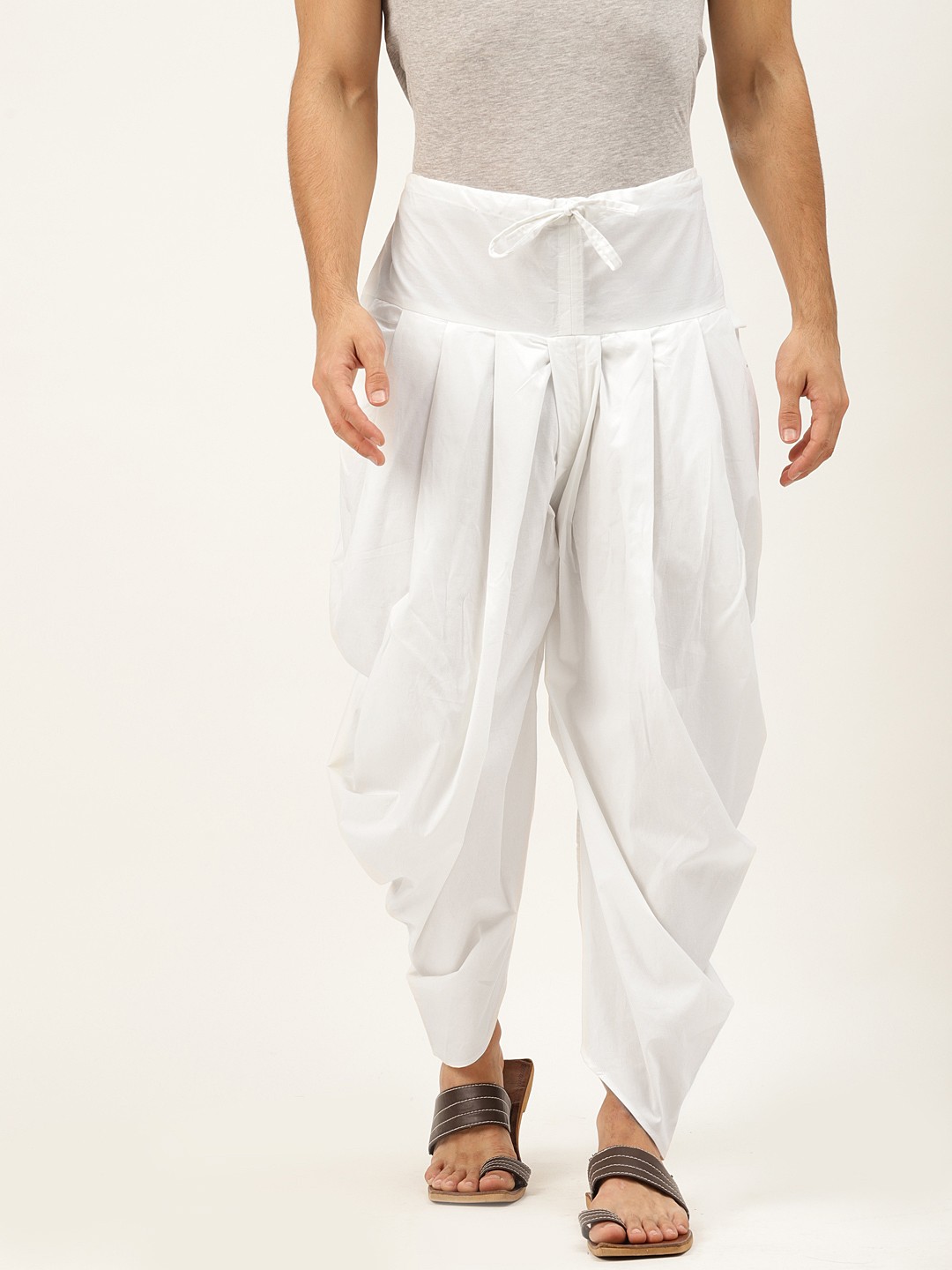 

Molly & Michel Men White Pleated Solid Salwar