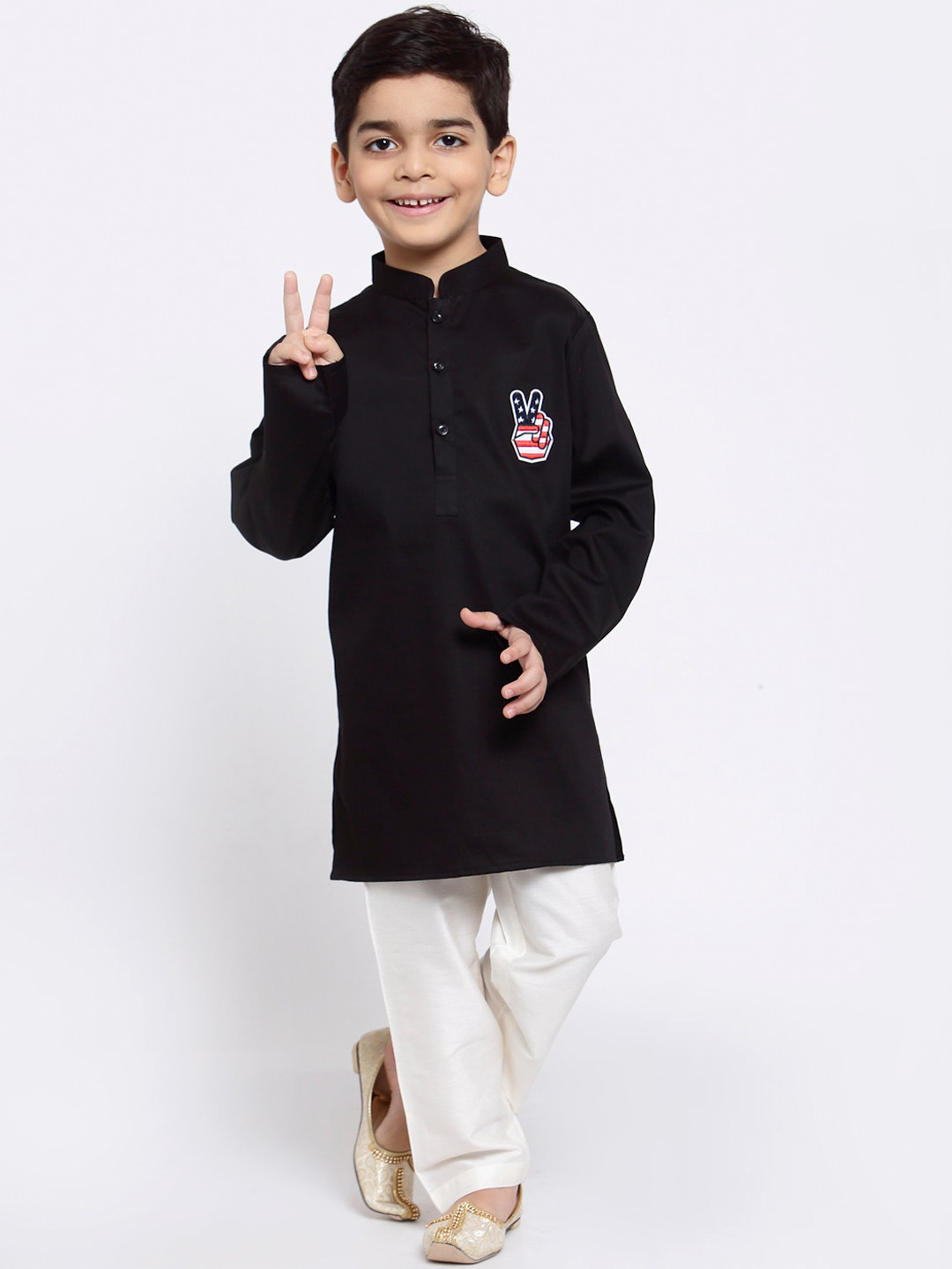 

MAXENCE Boys Black Solid Linen Kurta with Pyajama