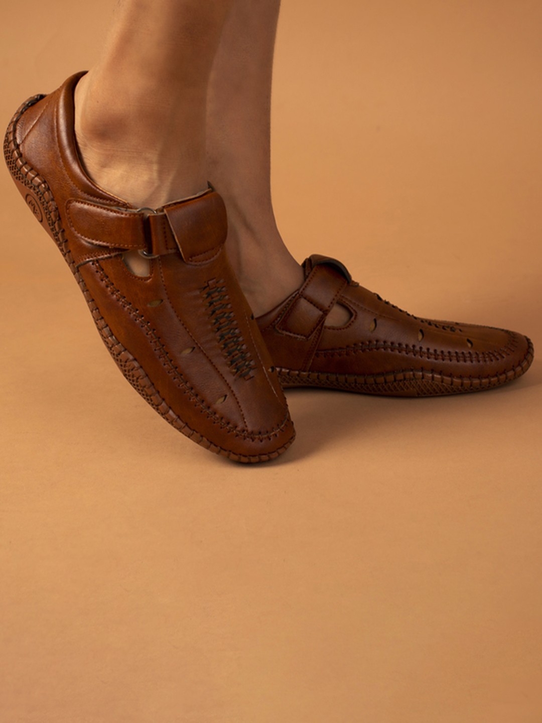 

Big Fox Men Tan Ethnic Shoe-Style Sandals