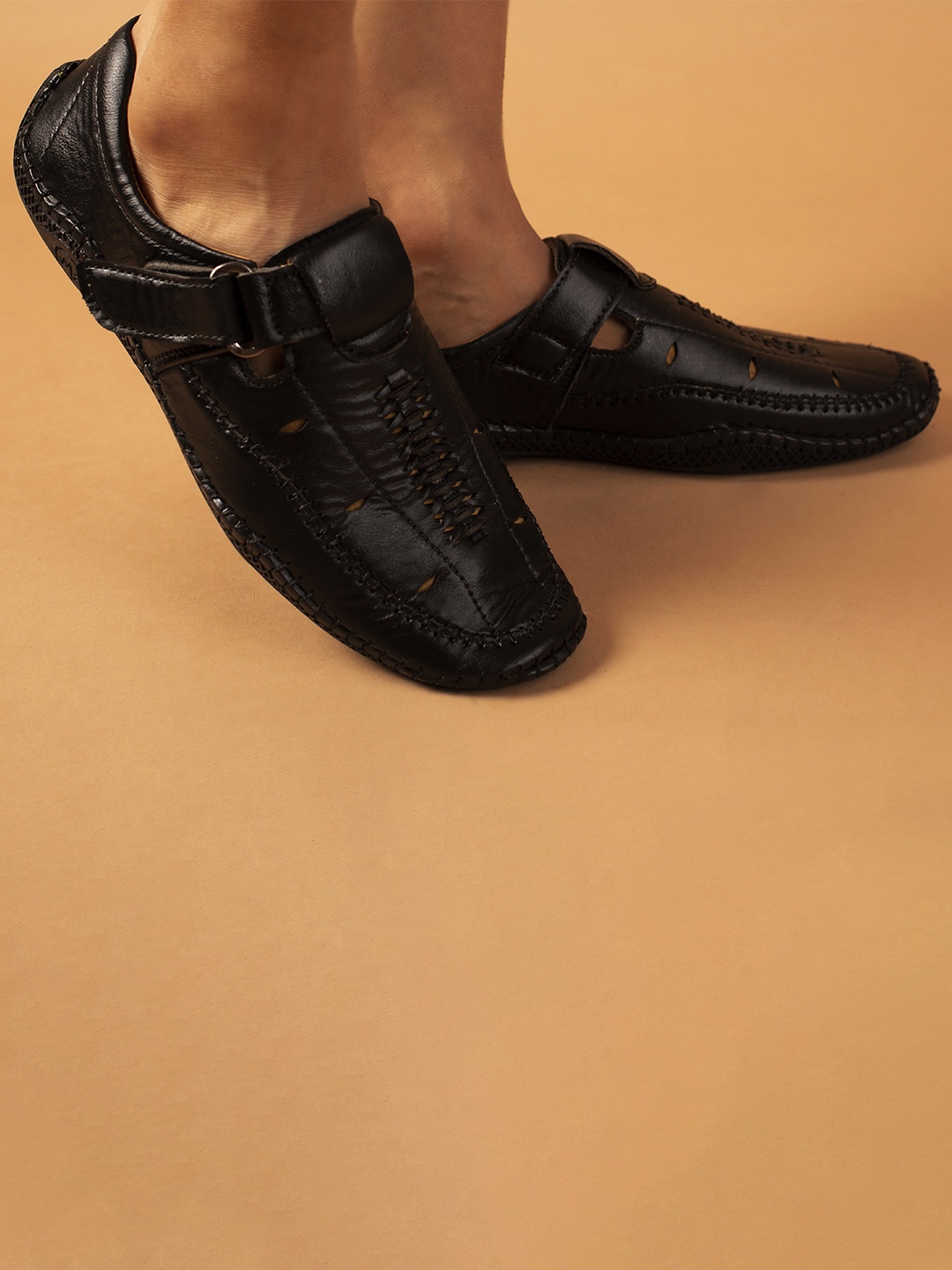 

Big Fox Men Black & Tan Shoe-Style Sandals