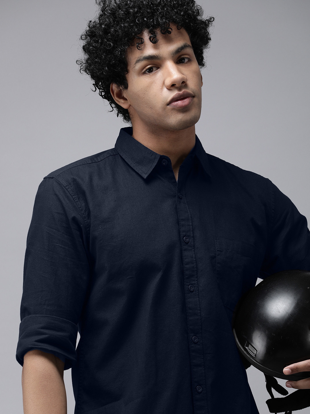 

Roadster Men Navy Blue Solid Pure Cotton Casual Shirt