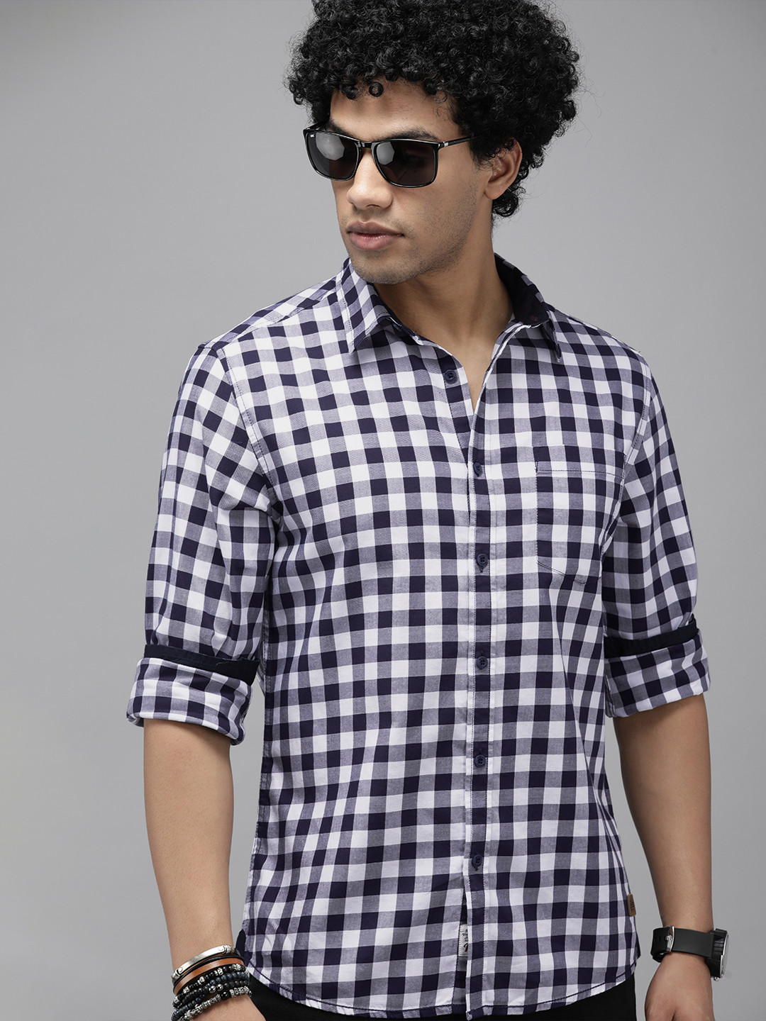 

Roadster Men White & Navy Blue Gingham Checked Opaque Pure Cotton Casual Shirt