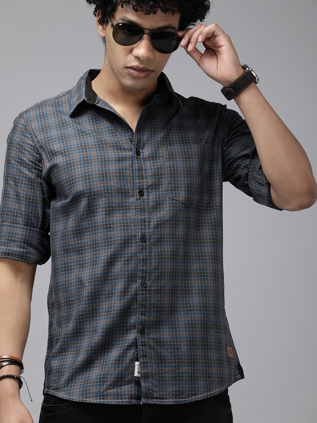 

Roadster Men Grey And Blue Checked Regular Fit Pure Cotton Sustainable Casual Shirt