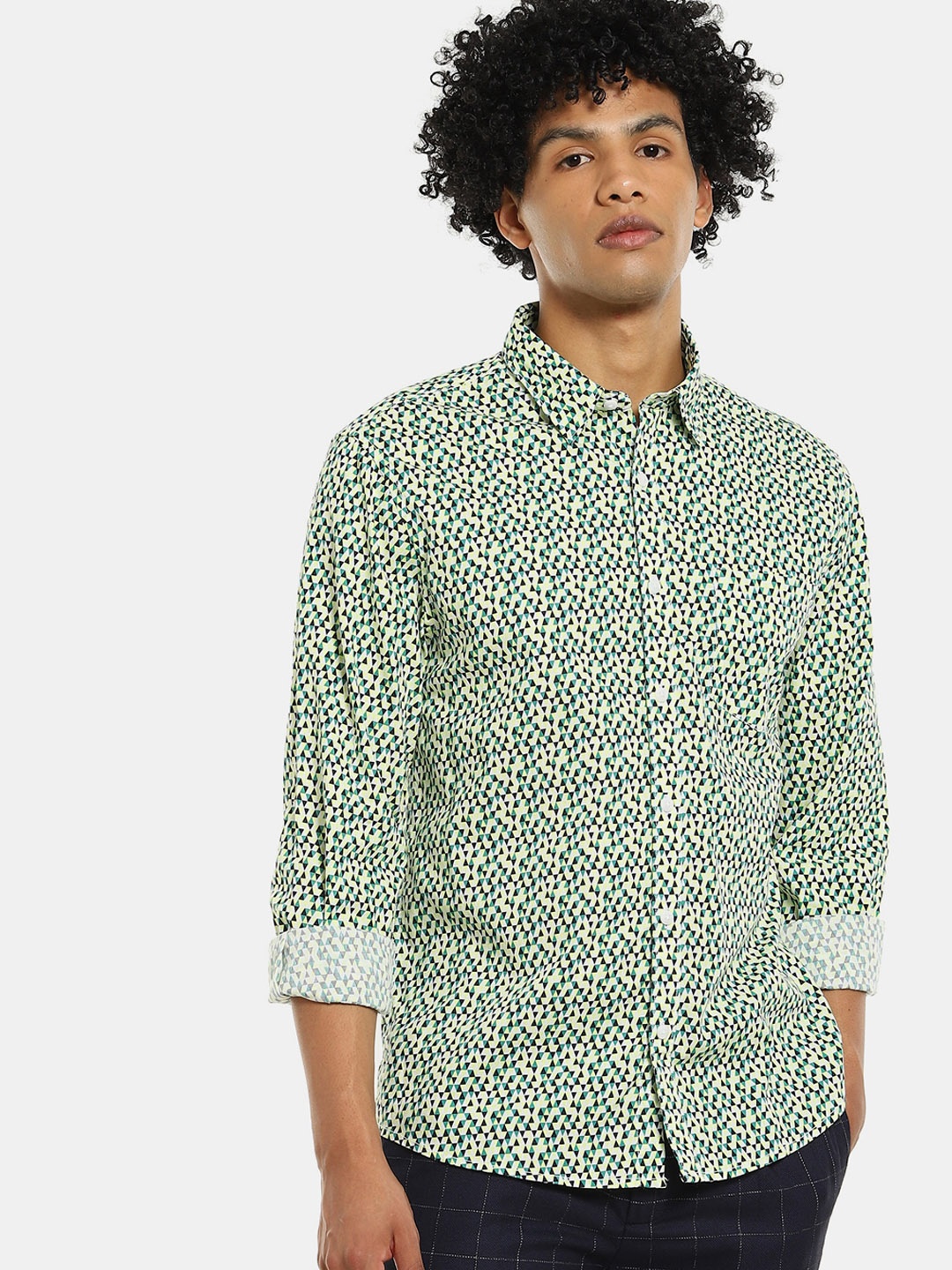 

Ruggers Men Green Geometric Printed Casual Shirt