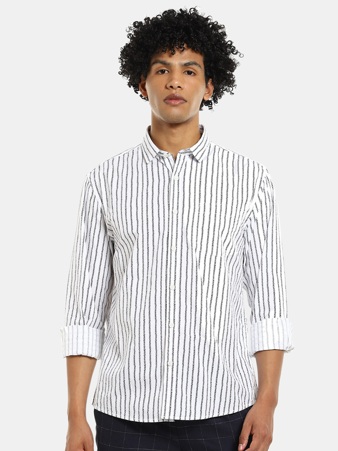 

Ruggers Men White & Black Striped Casual Shirt