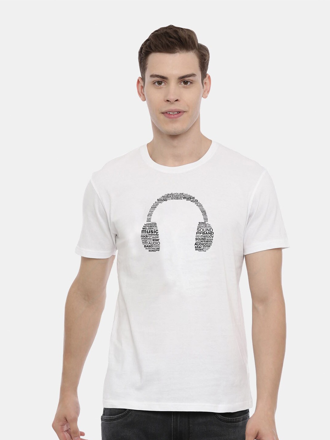 

MASH UNLIMITED Men White Typography Printed Applique Slim Fit T-shirt