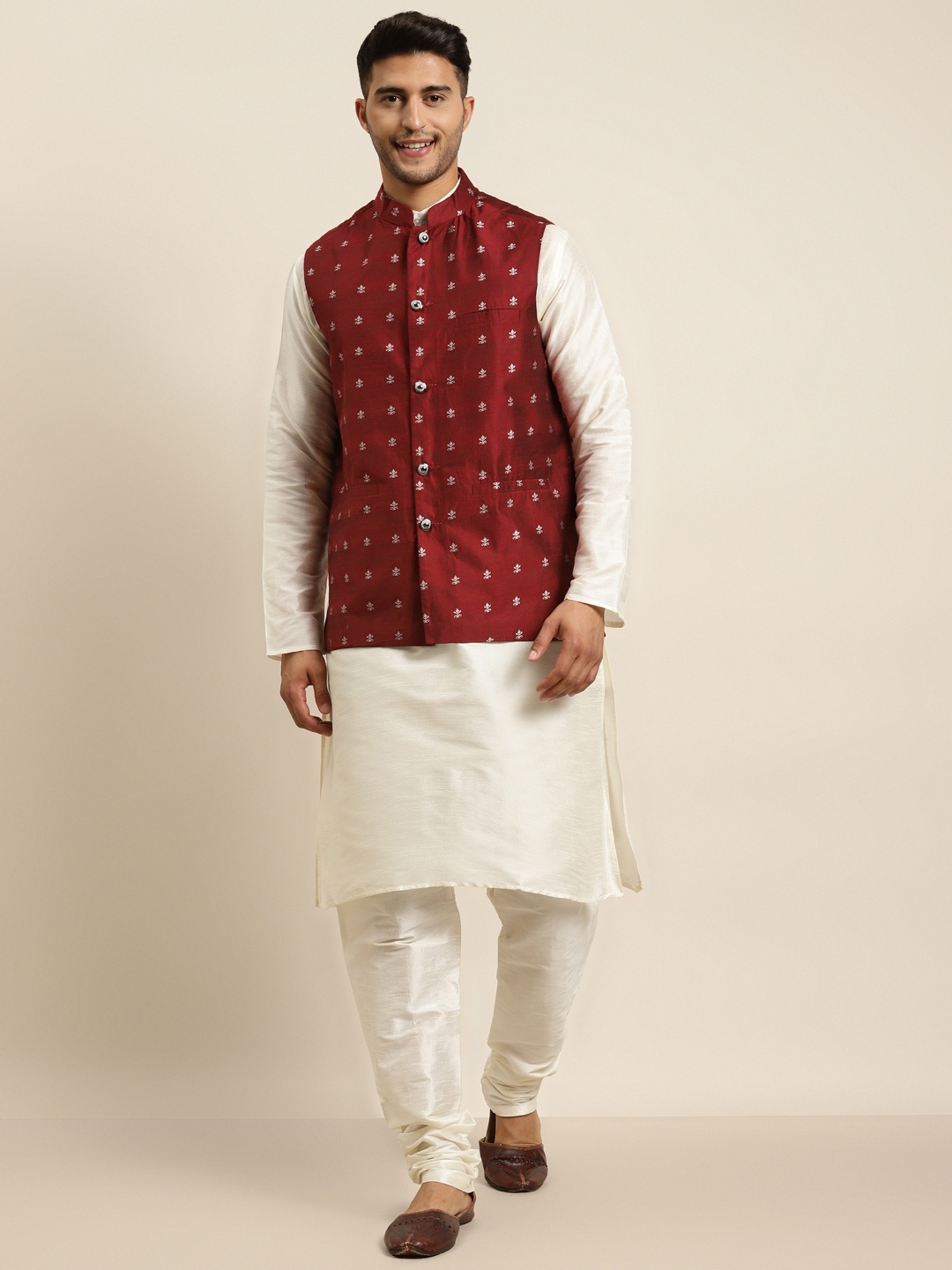 

SOJANYA Men Off White Solid Kurta with Churidar & Nehru Jacket