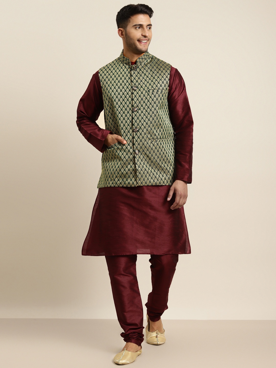 

SOJANYA Men Maroon Solid Kurta with Churidar & Nehru Jacket
