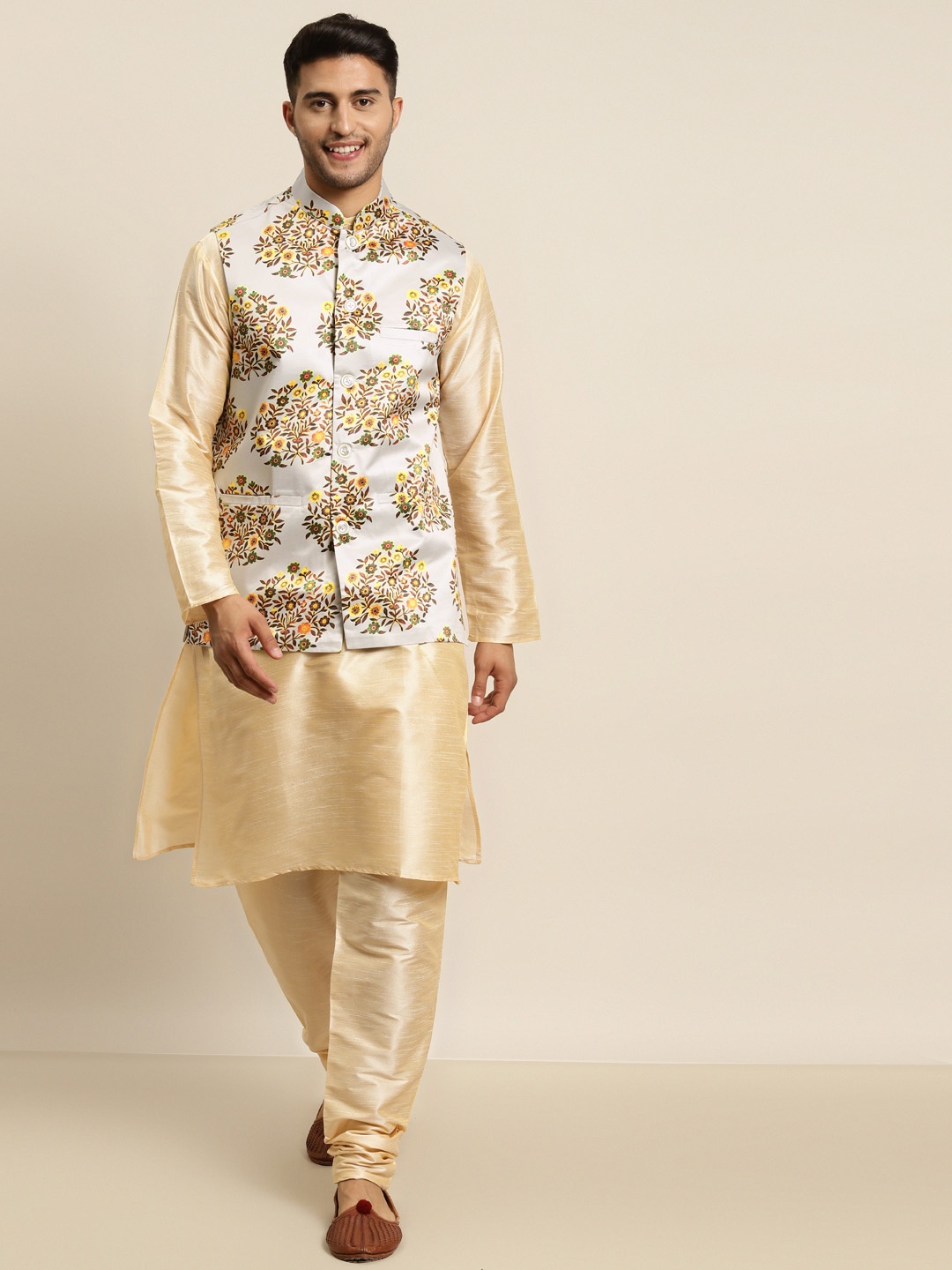 

SOJANYA Men Golden Kurta Set & Jacket, Gold