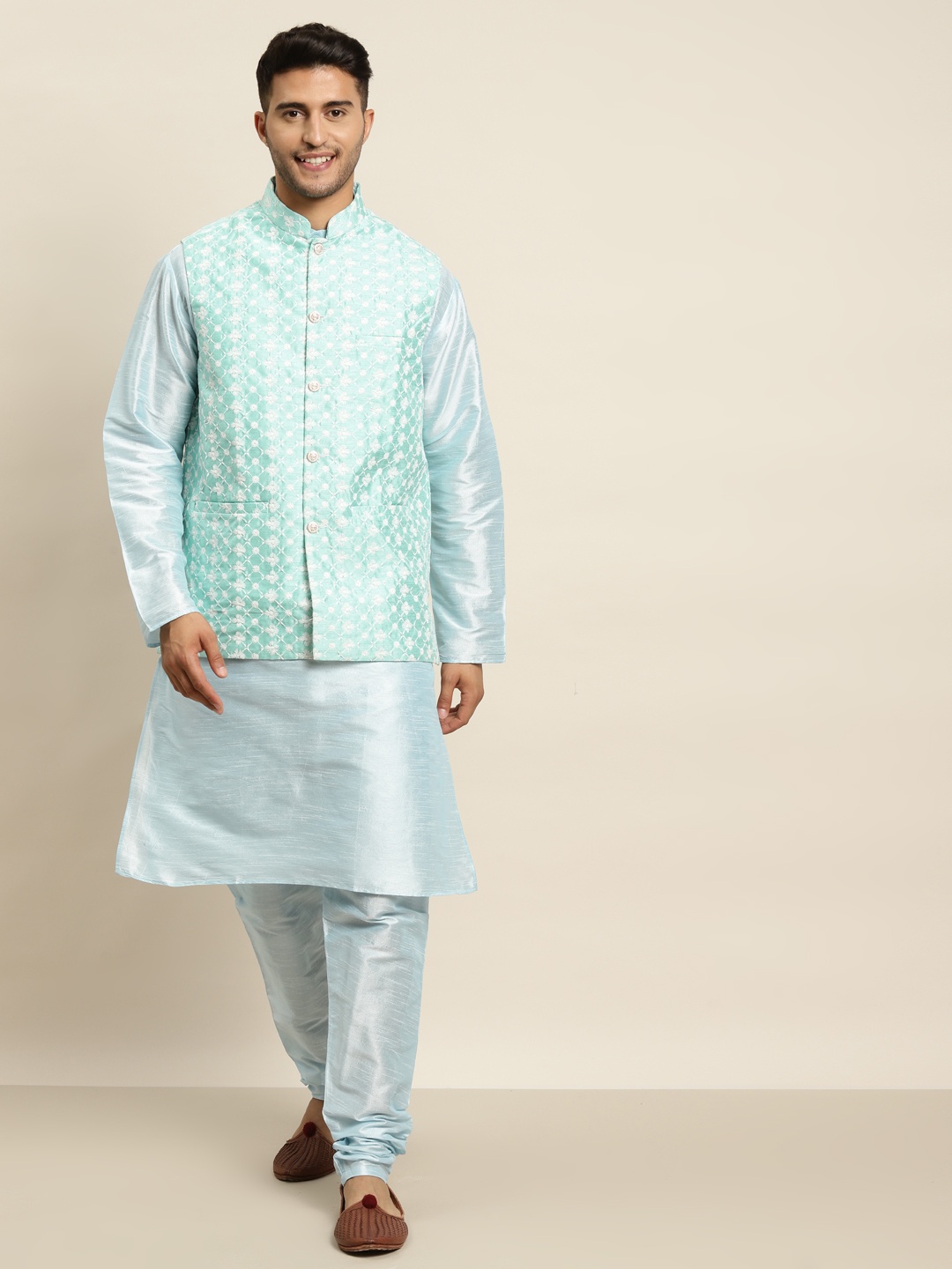 

SOJANYA Men Blue Ethnic Motifs Thread Work Kurta Set & Jacket