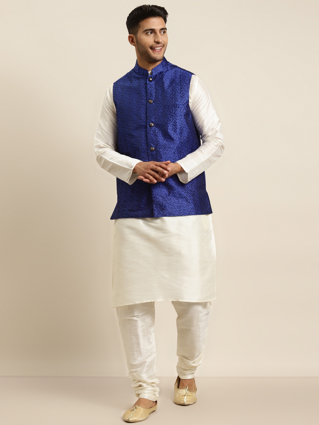 

SOJANYA Men Off White Solid Kurta with Churidar & Nehru Jacket