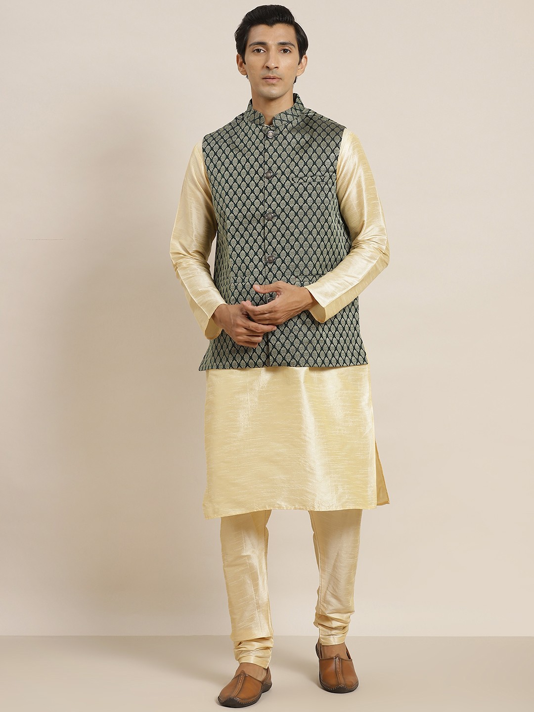 

SOJANYA Men Golden Kurta with Churidar & Nehru Jacket, Gold