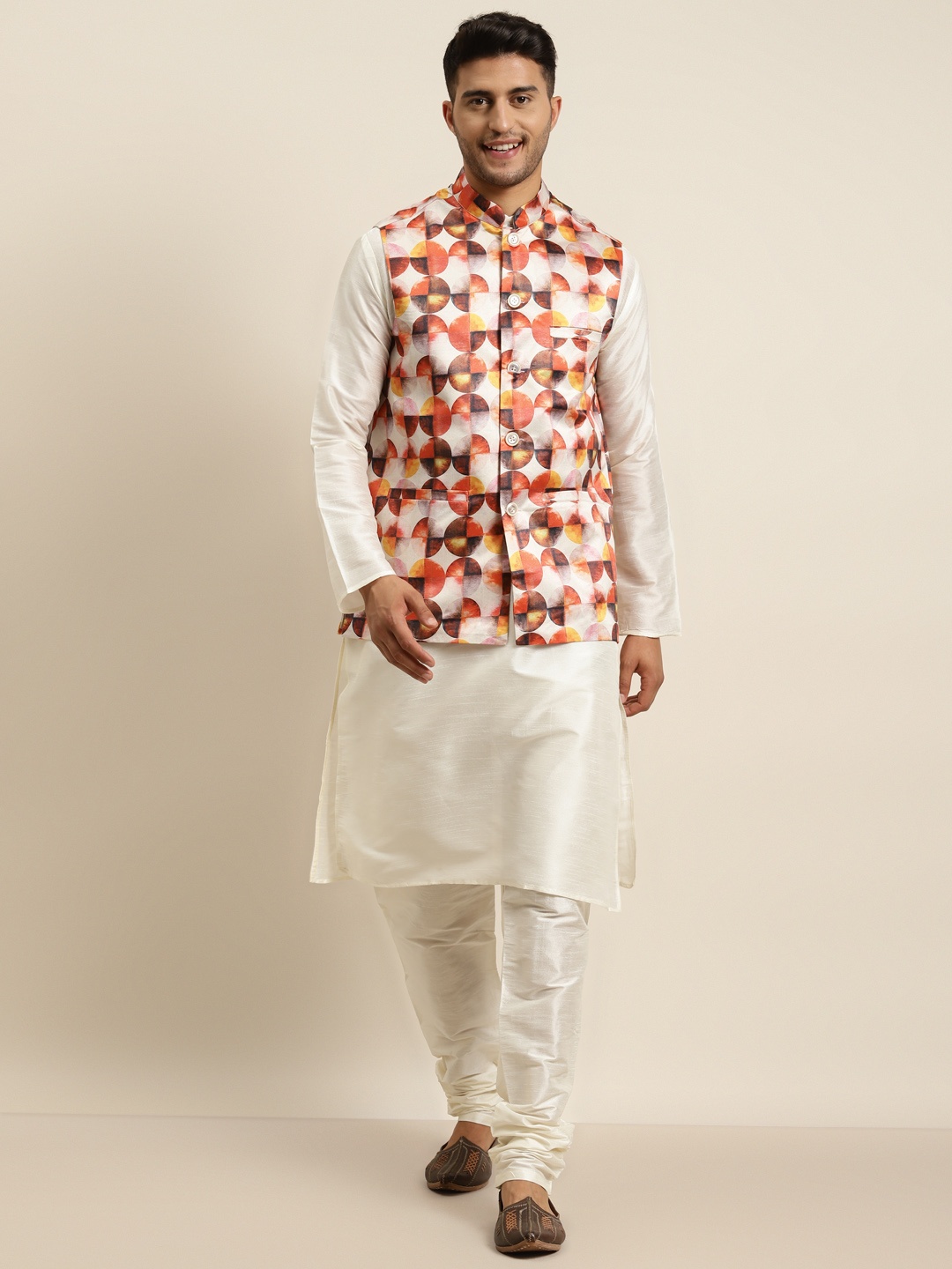 

SOJANYA Men Off White Kurta with Churidar & Nehru Jacket