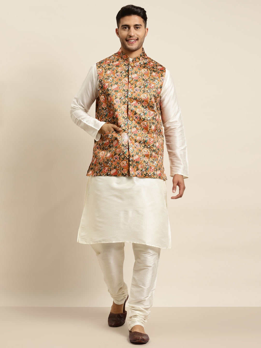 

SOJANYA Men Off White Solid Kurta with Churidar & Nehru Jacket