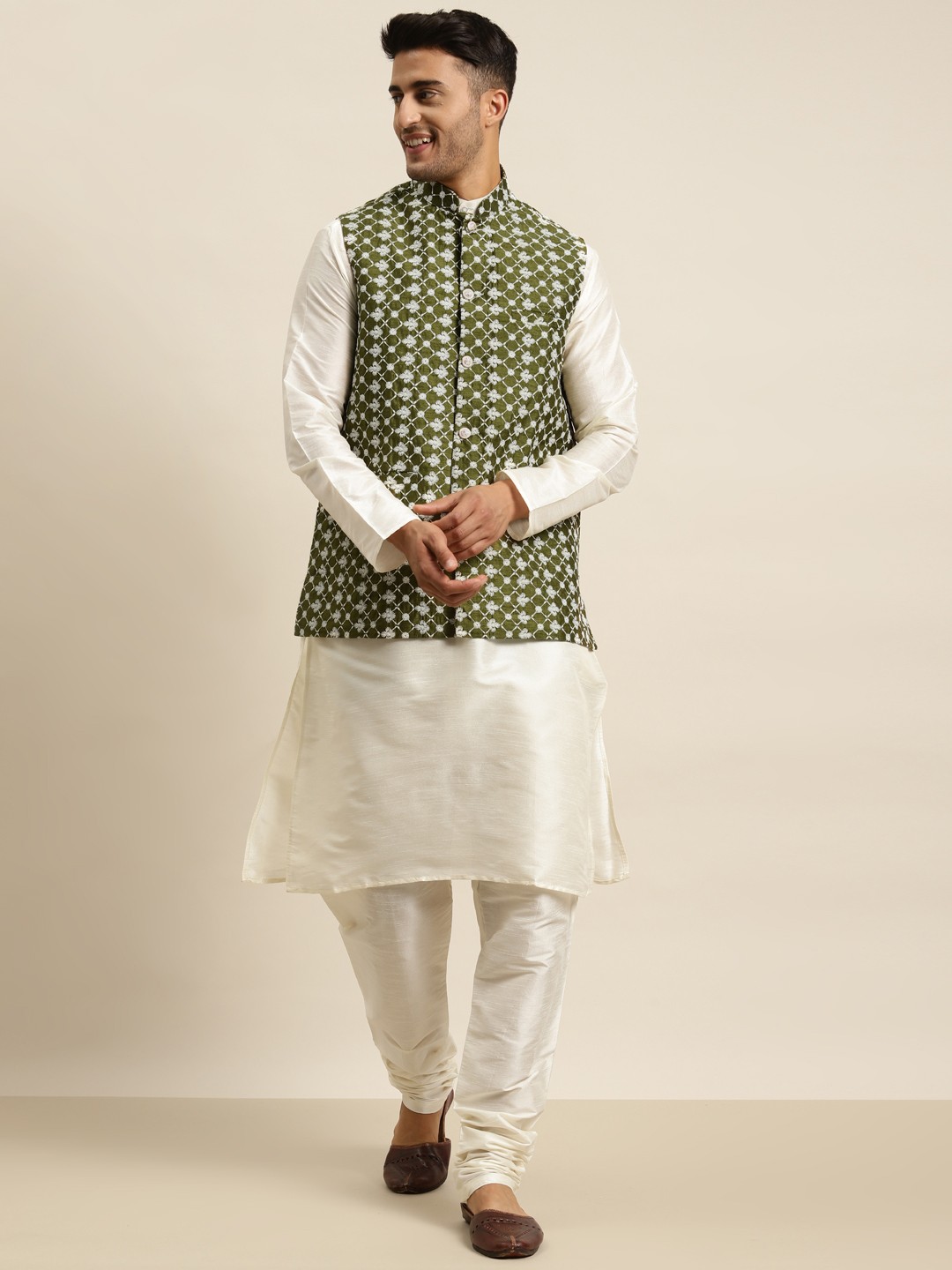 

SOJANYA Men Off White & Green Solid Kurta with Churidar & Embroidered Nehru Jacket