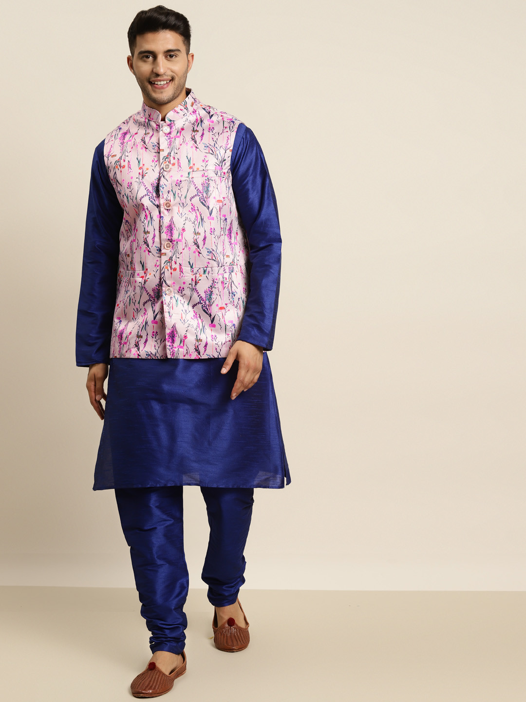 

SOJANYA Men Navy Blue & Pink Floral Print Kurta Set With Nehru Jacket