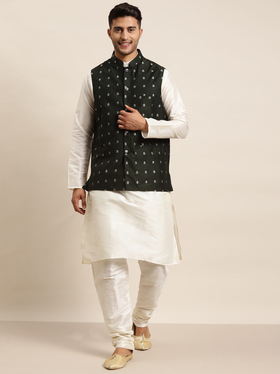 

SOJANYA Men Off White Kurta with Churidar & Nehru Jacket