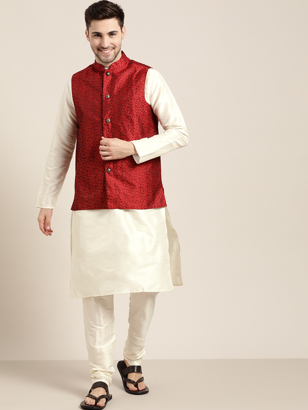 

SOJANYA Men Off White Ethnic Motifs Jacquard Kurta & Churidar with Nehru Jacket