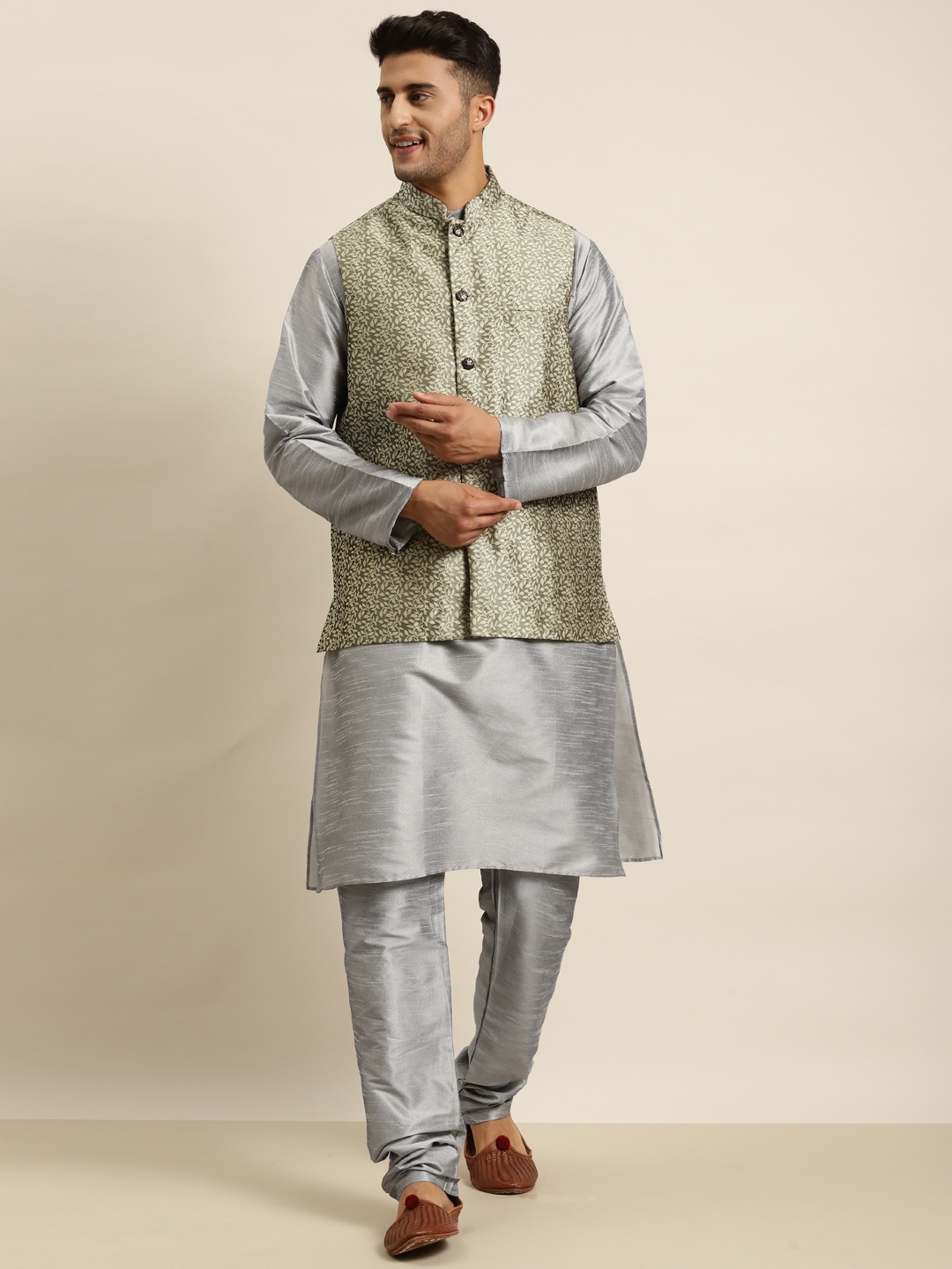 

SOJANYA Men Grey Kurta Set With Jacket