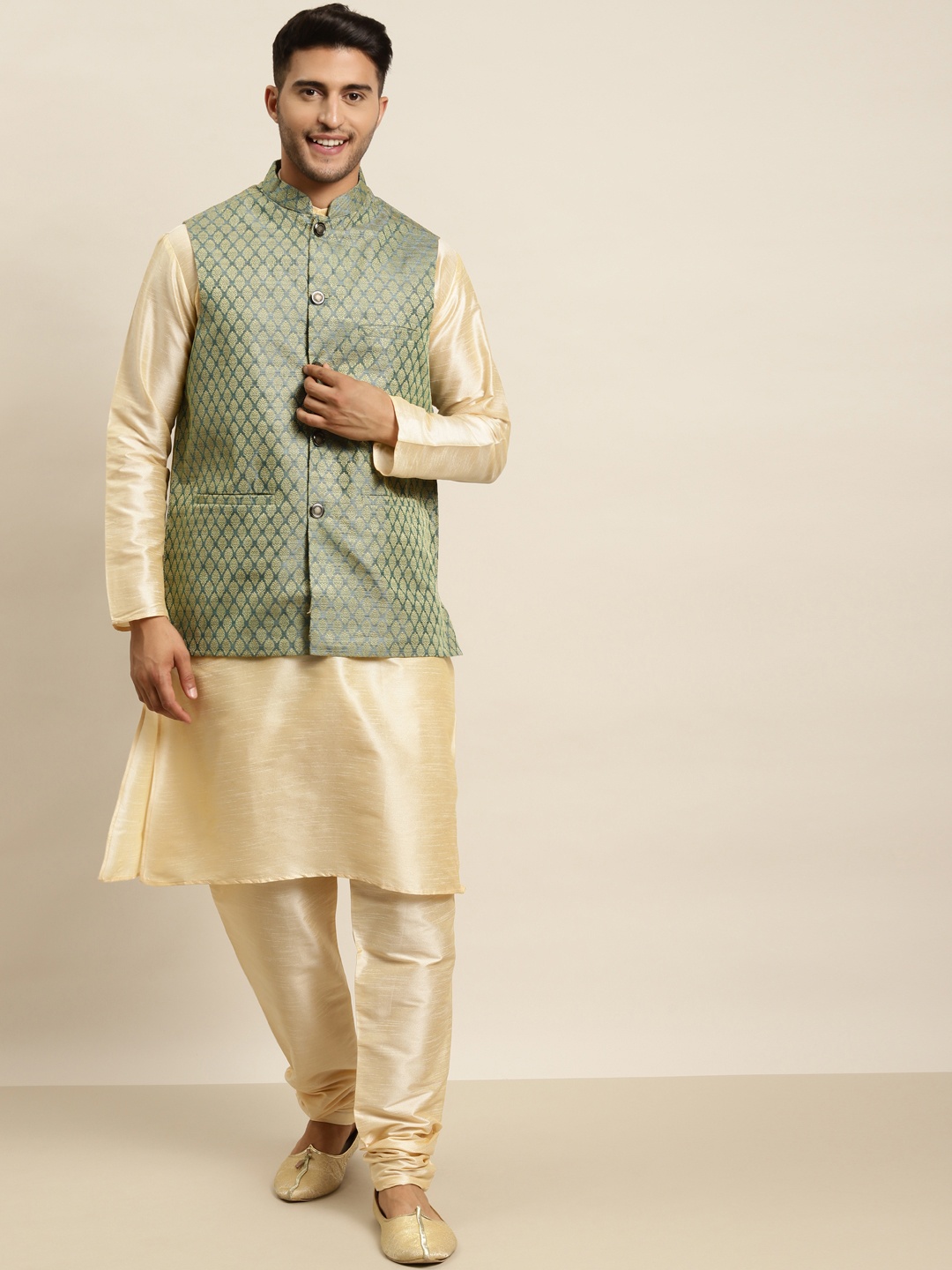 

SOJANYA Men Cream-Coloured Solid Kurta with Churidar & Nehru Jacket