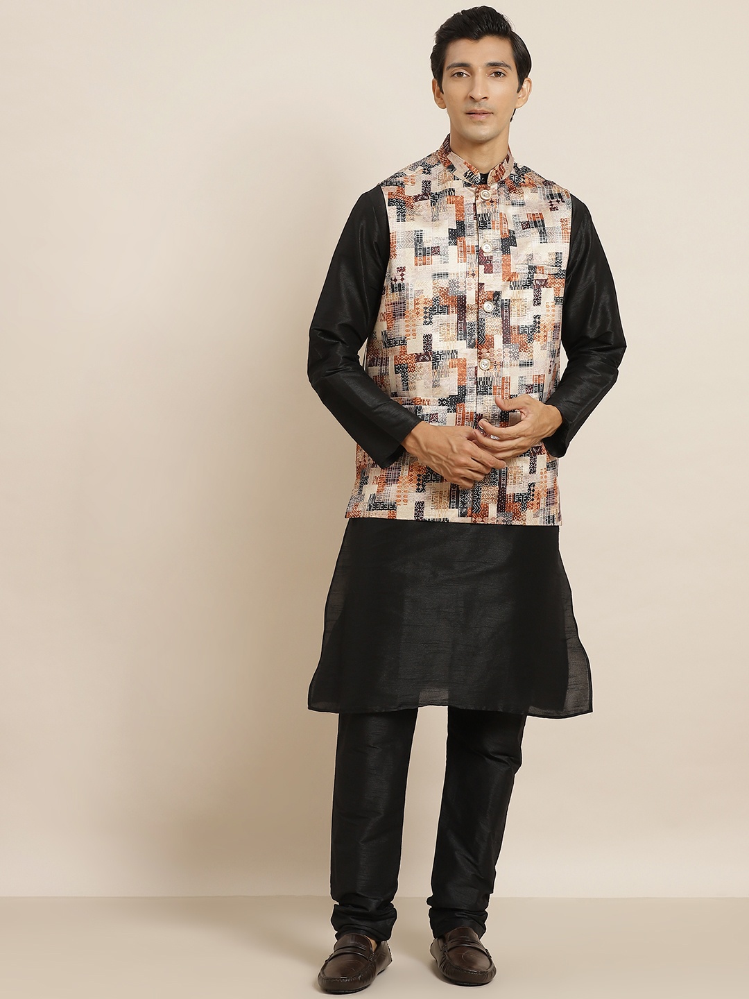 

SOJANYA Men Black Kurta with Churidar & Nehru Jacket