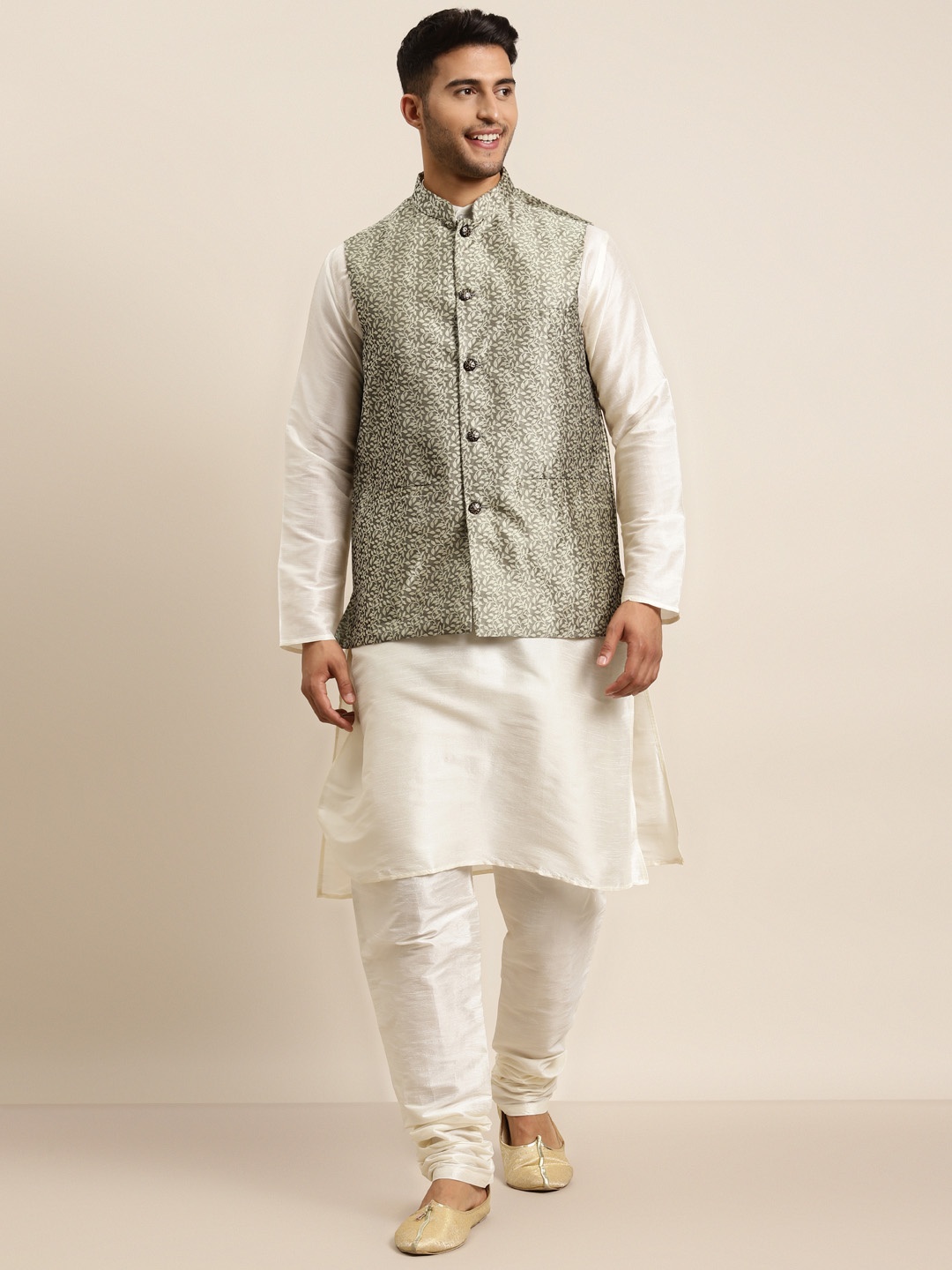 

SOJANYA Men Off White Kurta with Churidar & Nehru Jacket