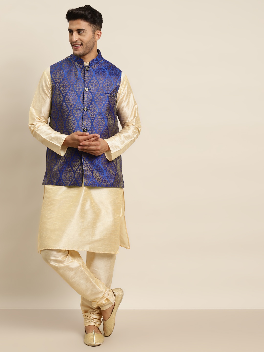

SOJANYA Men Golden Kurta with Churidar & Nehru Jacket, Gold