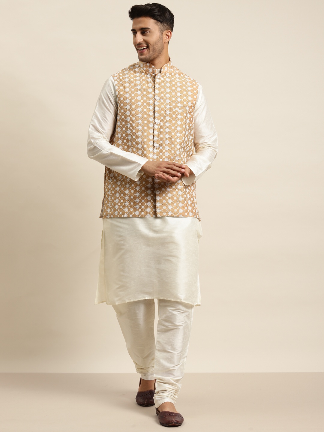 

SOJANYA Men Off White & Beige Solid Kurta with Churidar & Embroidered Nehru Jacket