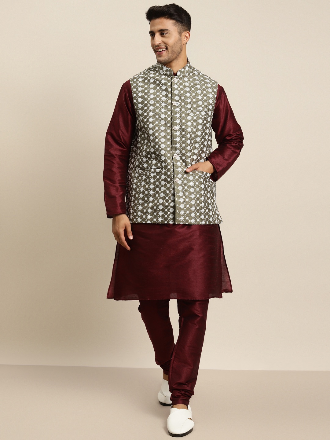 

SOJANYA Men Maroon Solid Kurta with Churidar & Chikankari Nehru Jacket