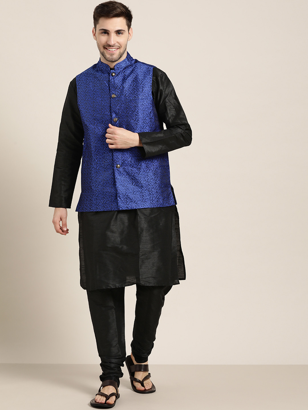 

SOJANYA Men Black & Navy Blue Ethnic Motifs Kurta Set With Nehru Jacket