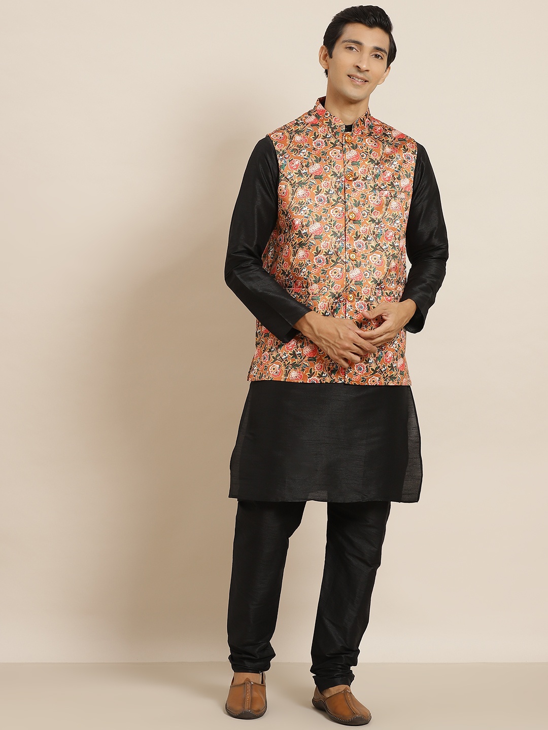 

SOJANYA Men Black Kurta with Churidar & Nehru Jacket