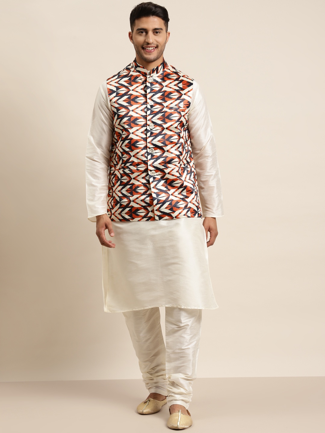 

SOJANYA Men Off White Solid Kurta with Churidar & Nehru Jacket