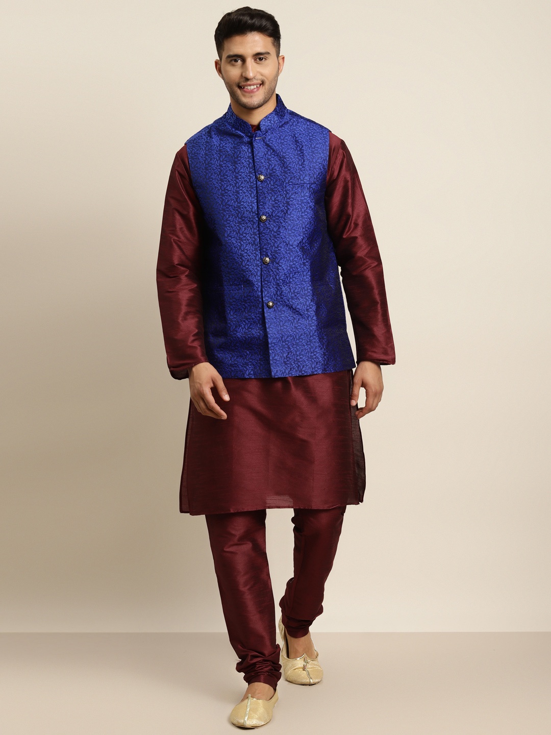 

SOJANYA Men Maroon & Navy Blue Kurta with Churidar & Ethnic Printed Jacket