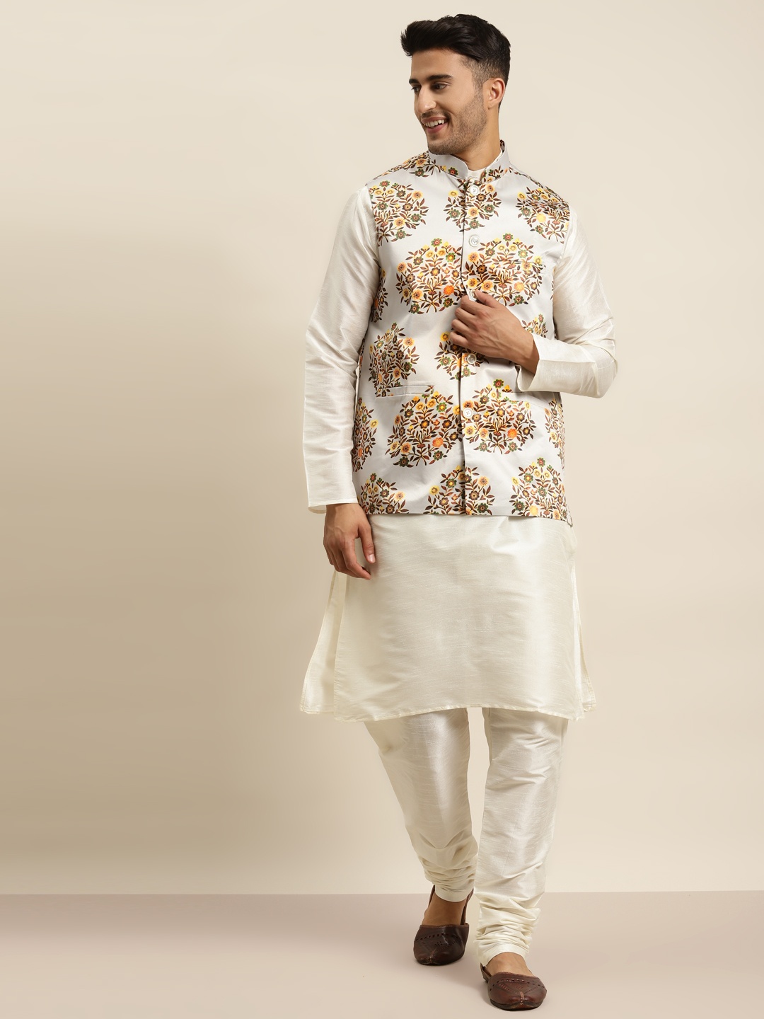 

SOJANYA Men Off White Solid Kurta with Churidar & Nehru Jacket